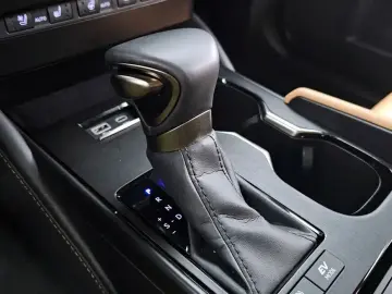 2024 Lexus ES с пробегом 18 427 км