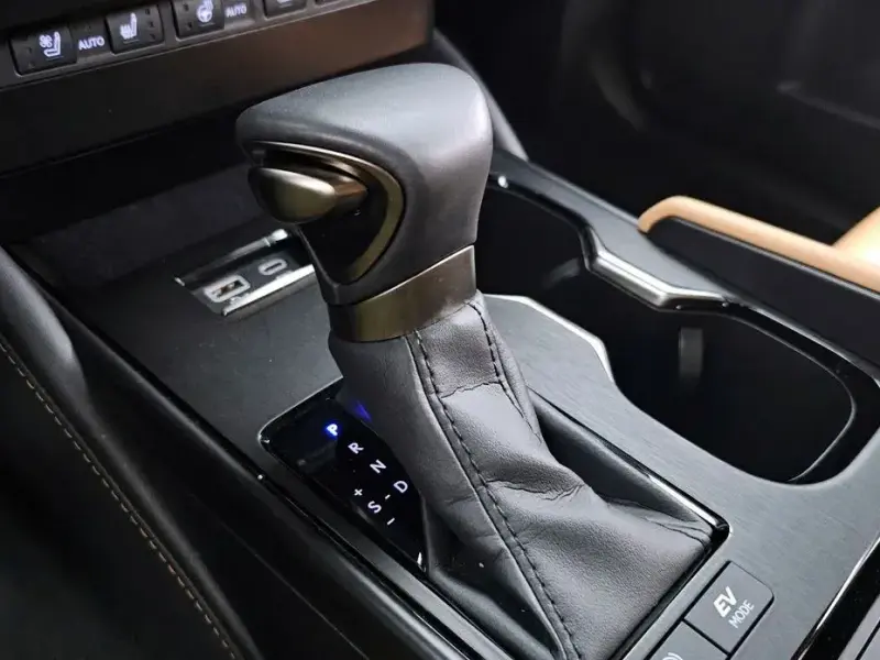 2024 Lexus ES с пробегом 18 427 км