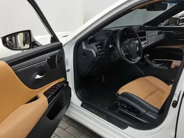 2024 Lexus ES с пробегом 18 427 км