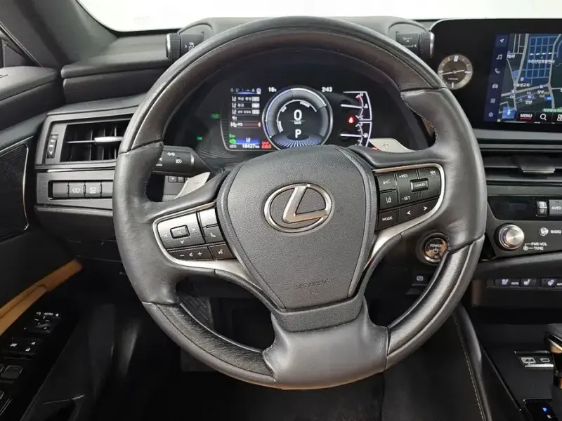 2024 Lexus ES с пробегом 18 427 км