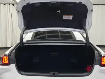 2024 Lexus ES с пробегом 18 427 км