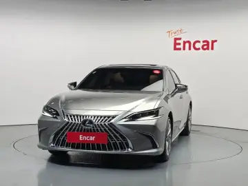 2025 Lexus ES с пробегом 24 592 км
