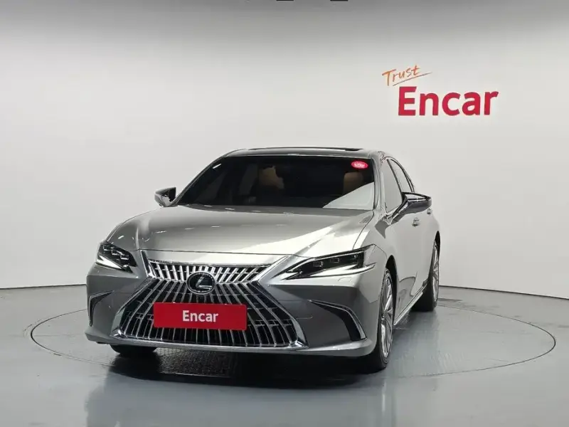 2025 Lexus ES с пробегом 24 592 км