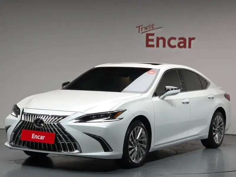 2026 Lexus ES с пробегом 490 км