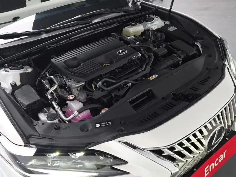 2026 Lexus ES с пробегом 490 км