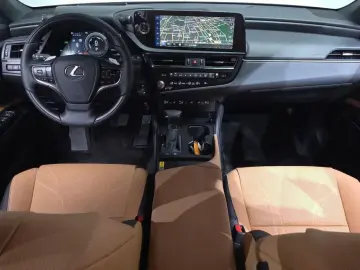 2026 Lexus ES с пробегом 490 км