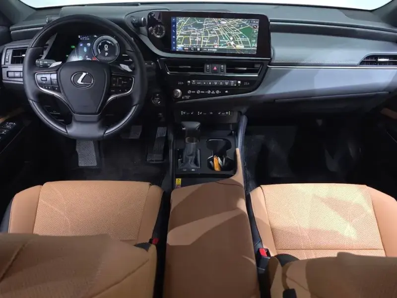2026 Lexus ES с пробегом 490 км