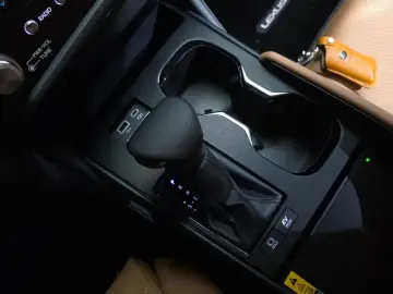 2026 Lexus ES с пробегом 490 км