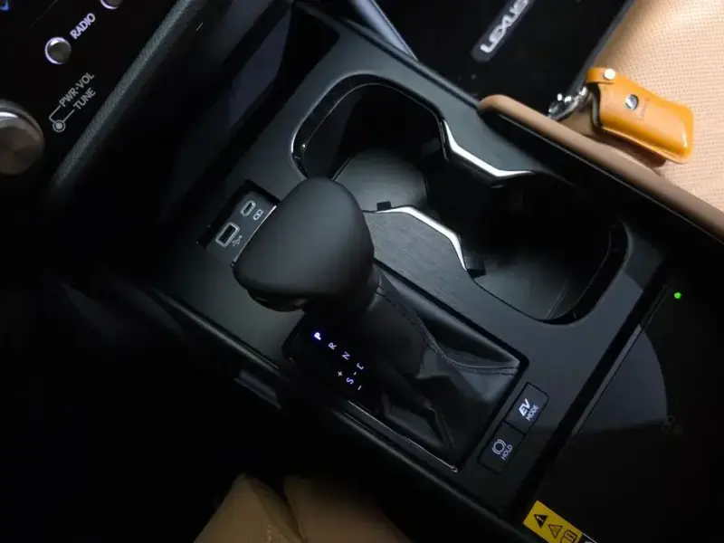 2026 Lexus ES с пробегом 490 км