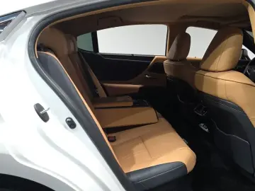 2026 Lexus ES с пробегом 490 км