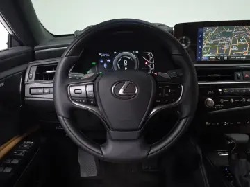 2026 Lexus ES с пробегом 490 км