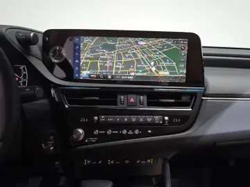 2026 Lexus ES с пробегом 490 км