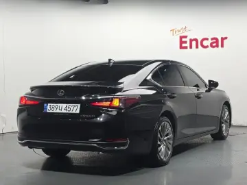 2023 Lexus ES с пробегом 14 092 км