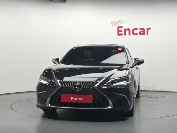 2023 Lexus ES с пробегом 14 092 км