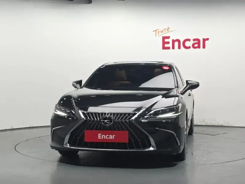 2023 Lexus ES с пробегом 14 092 км