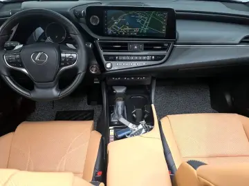 2023 Lexus ES с пробегом 14 092 км