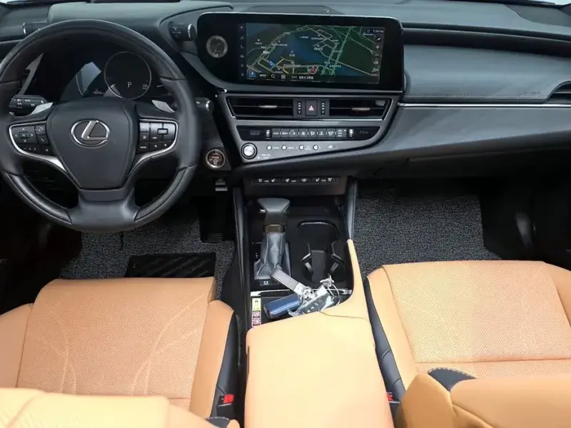 2023 Lexus ES с пробегом 14 092 км