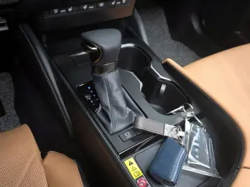 2023 Lexus ES с пробегом 14 092 км