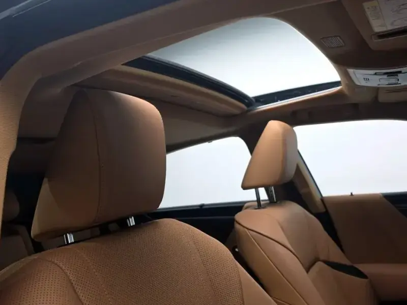 2023 Lexus ES с пробегом 14 092 км