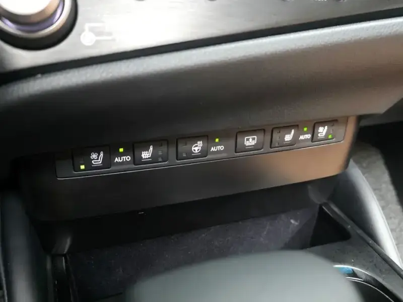 2023 Lexus ES с пробегом 14 092 км