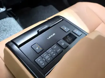 2023 Lexus ES с пробегом 14 092 км