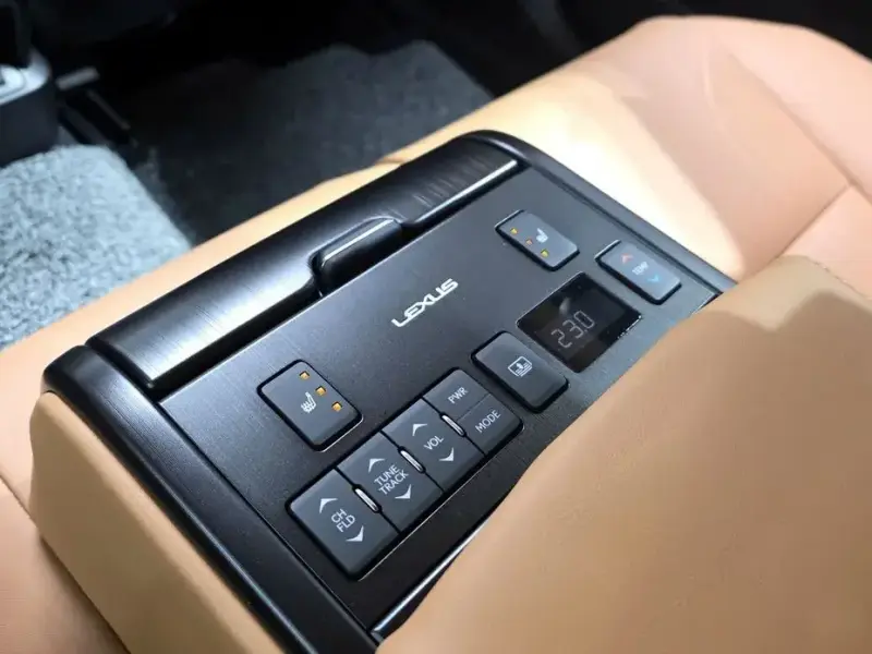 2023 Lexus ES с пробегом 14 092 км