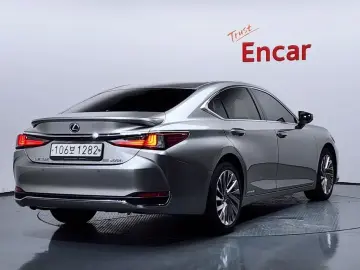 2022 Lexus ES с пробегом 52 111 км
