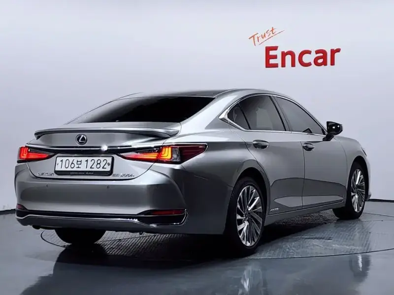 2022 Lexus ES с пробегом 52 111 км