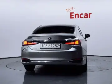 2022 Lexus ES с пробегом 52 111 км