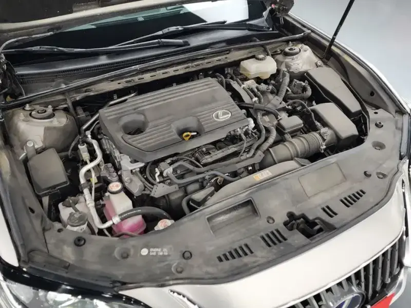 2022 Lexus ES с пробегом 52 111 км
