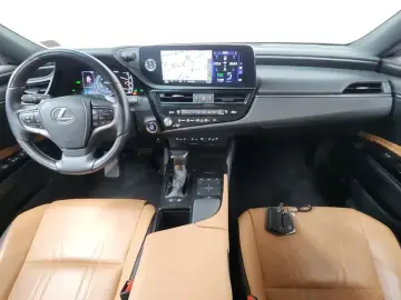 2022 Lexus ES с пробегом 52 111 км
