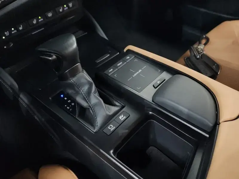 2022 Lexus ES с пробегом 52 111 км