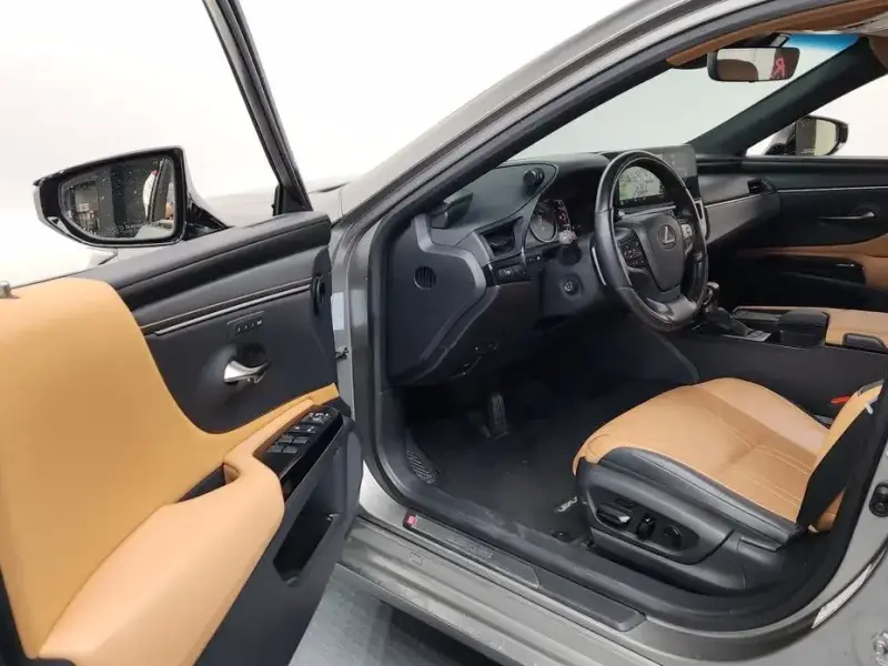 2022 Lexus ES с пробегом 52 111 км