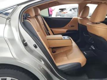 2022 Lexus ES с пробегом 52 111 км