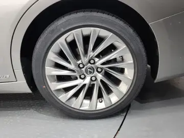 2022 Lexus ES с пробегом 52 111 км