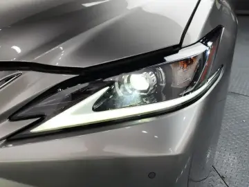 2022 Lexus ES с пробегом 52 111 км