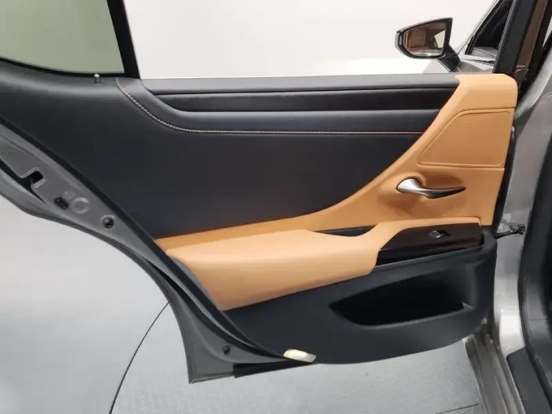 2022 Lexus ES с пробегом 52 111 км