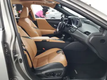 2022 Lexus ES с пробегом 52 111 км