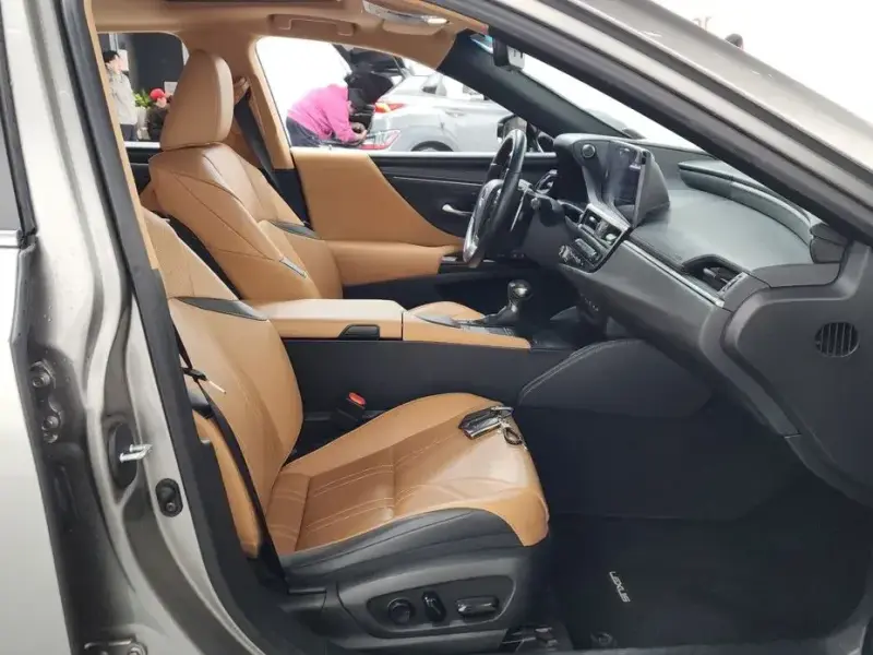 2022 Lexus ES с пробегом 52 111 км