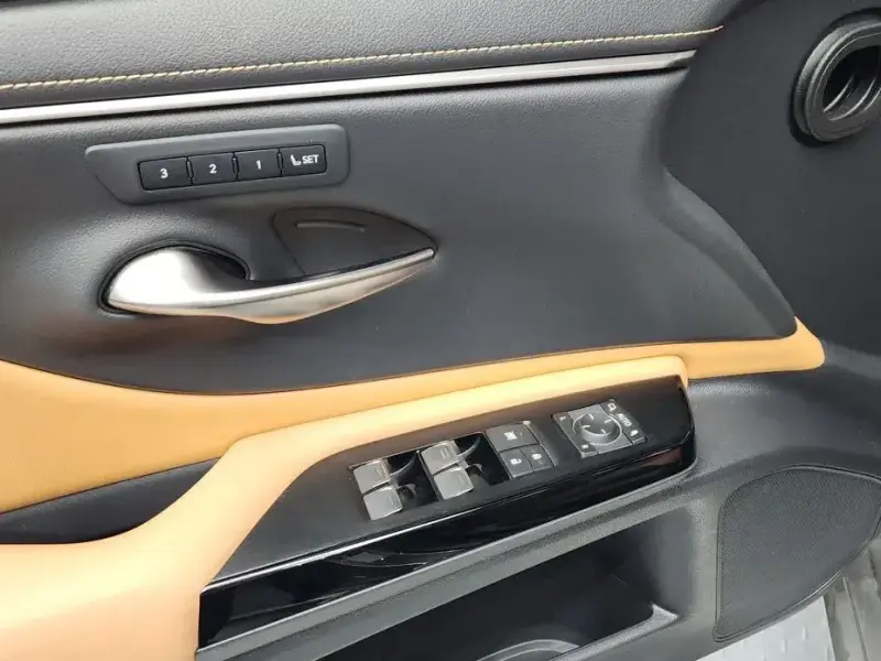 2022 Lexus ES с пробегом 52 111 км
