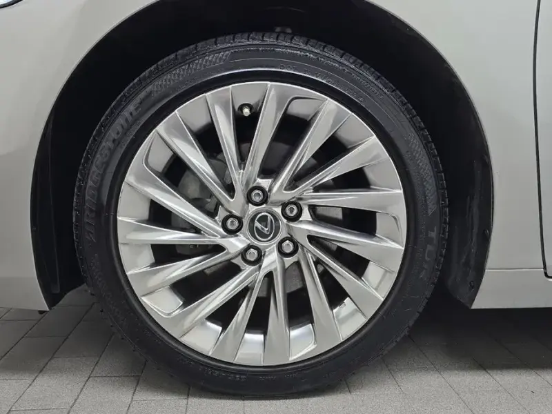 2022 Lexus ES с пробегом 33 053 км