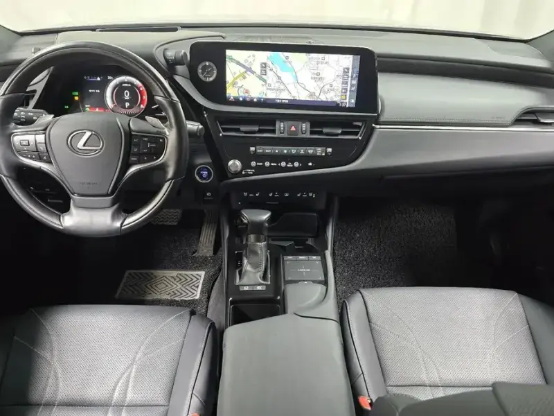 2022 Lexus ES с пробегом 33 053 км