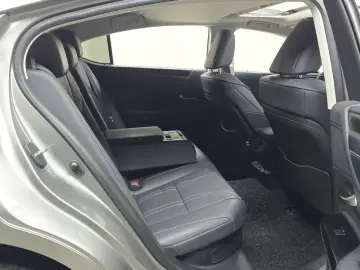2022 Lexus ES с пробегом 33 053 км