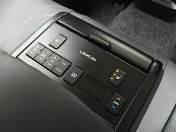 2022 Lexus ES с пробегом 33 053 км
