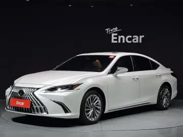 2025 Lexus ES с пробегом 4 200 км