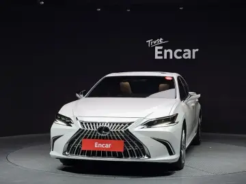 2025 Lexus ES с пробегом 4 200 км