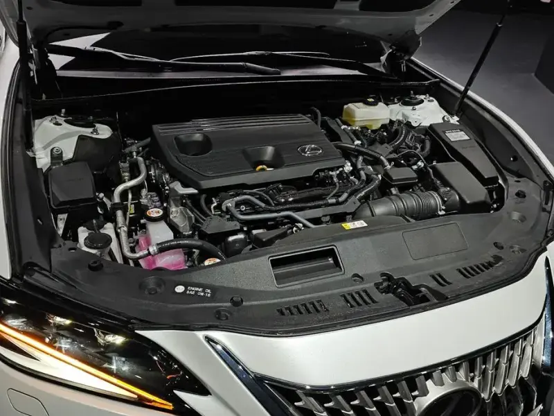 2025 Lexus ES с пробегом 4 200 км