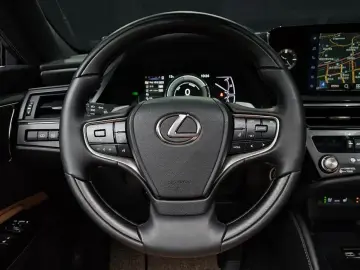 2025 Lexus ES с пробегом 4 200 км