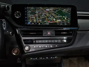 2025 Lexus ES с пробегом 4 200 км