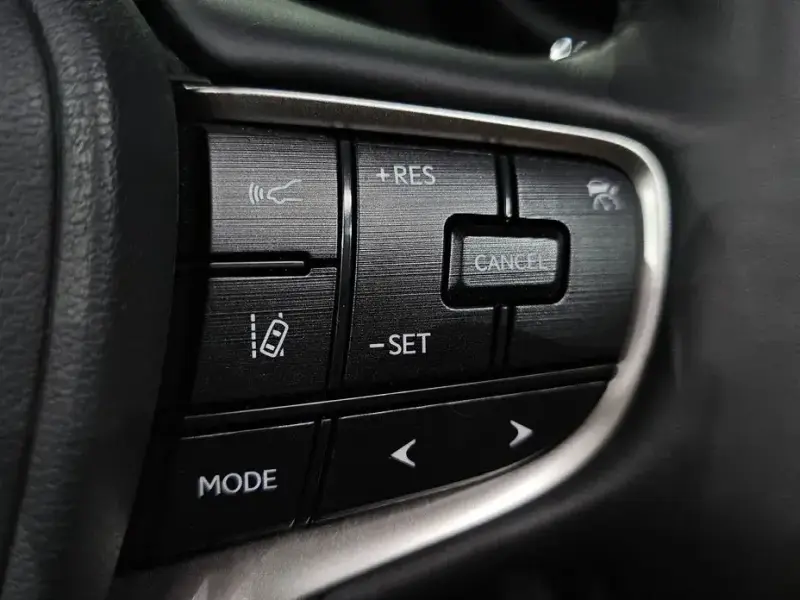 2025 Lexus ES с пробегом 4 200 км